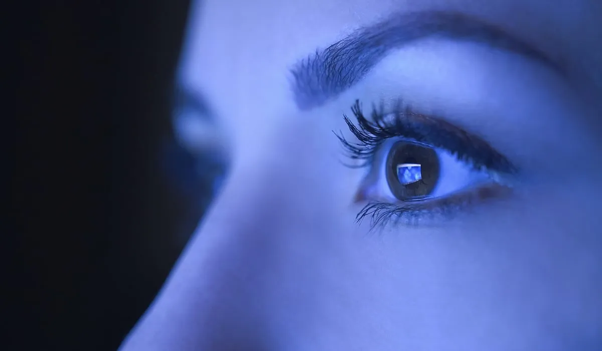 8 efectos de la luz azul que quizá no conocías 