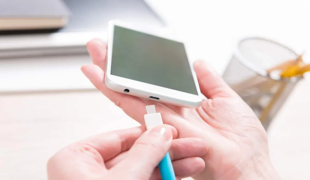 ¿Por qué los cables baratos pueden dañar tu celular?
