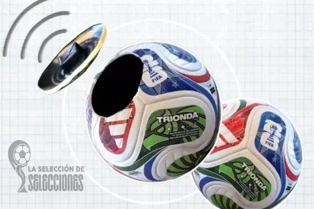 El balón oficial Adidas Trionda para el Mundial 2026, mostrando su diseño de paneles y los símbolos de los países anfitriones, que incorpora la última tecnología del balón del mundial con un chip sensor interno.