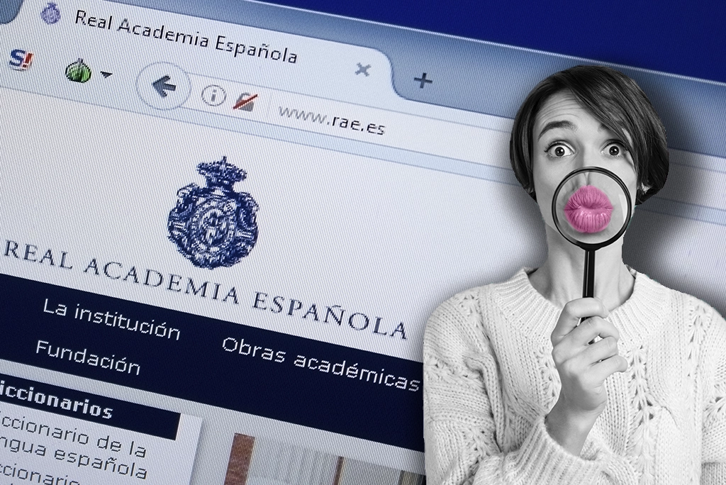 Mujer observando con una lupa frente a la página web de la RAE, destacando el análisis de expresiones aceptadas por la RAE.