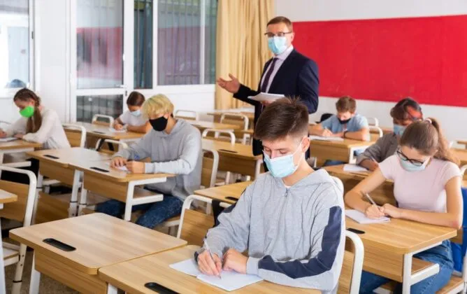 Las escuelas privadas retomarán clases presenciales. Esto es lo que debes saber