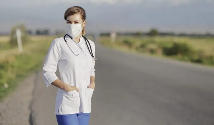 Pasantes de medicina y el cuestionamiento sobre el famoso servicio social