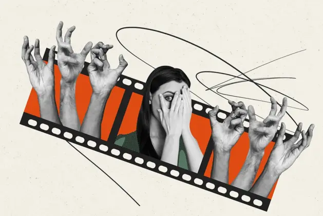 Ilustración de una joven cubriéndose el rostro por las películas de Halloween más espeluznantes para disfrutar este octubre.