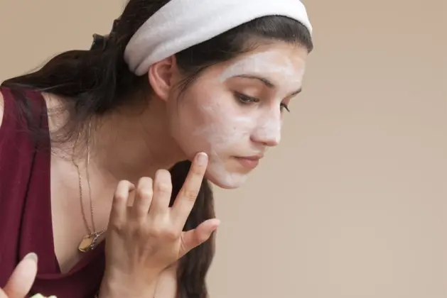 Por que aparece el acne durante la vida adulta