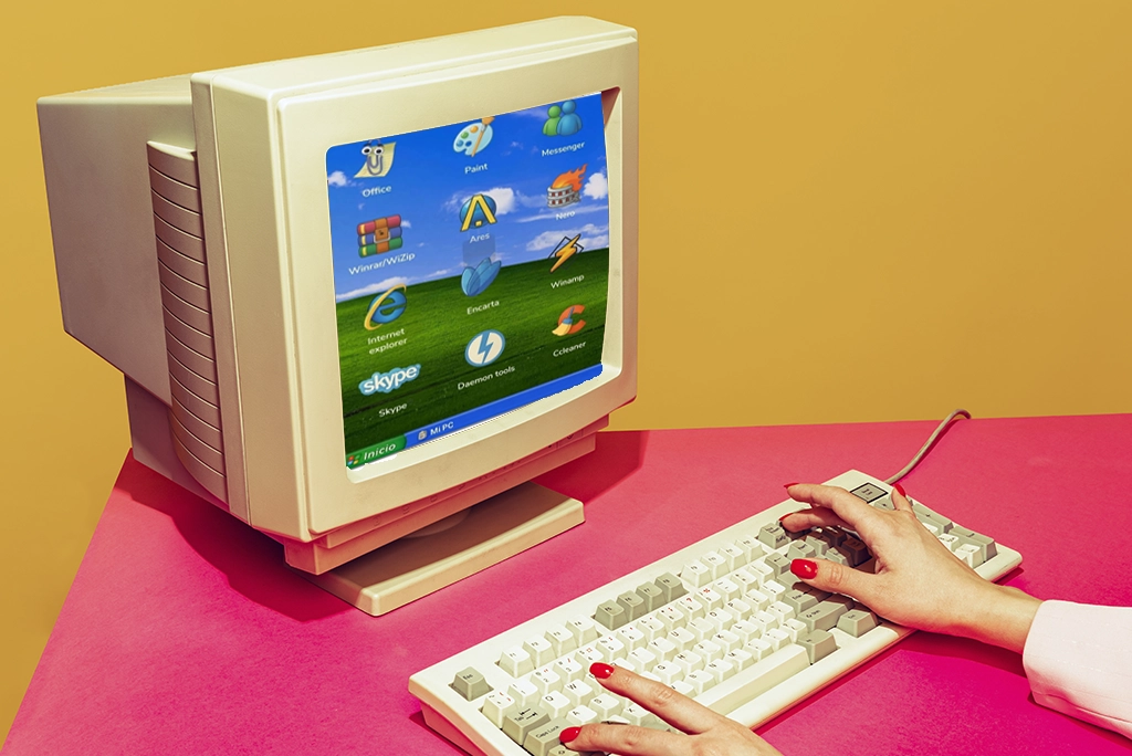 lustración collage retro con los iconos y logos de los 12 programas clásicos de pc más icónicos de la era Windows XP, como Winamp, MSN y Paint