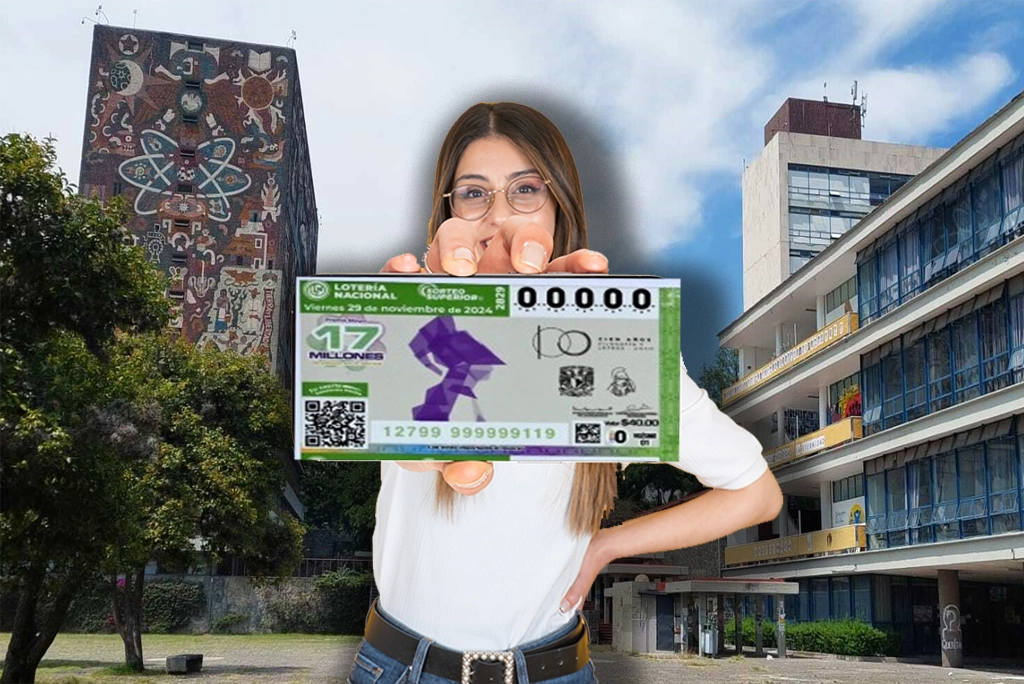 Joven mostrando un billete conmemorativo de la Lotería Nacional por los 100 años Filosofía y Letras, con la Facultad y la Biblioteca Central de fondo.