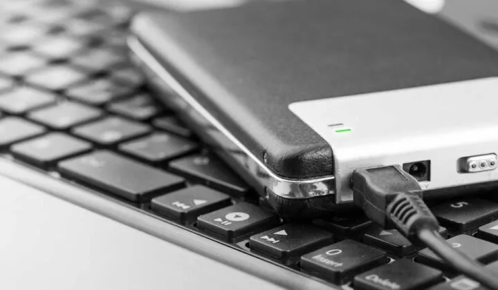 Cómo realizar copias de respaldo de PC y dispositivos móviles
