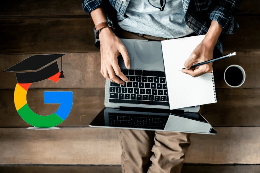 Imagen de un estudiante con una laptop revisando los cursos de google gratis y con certificación