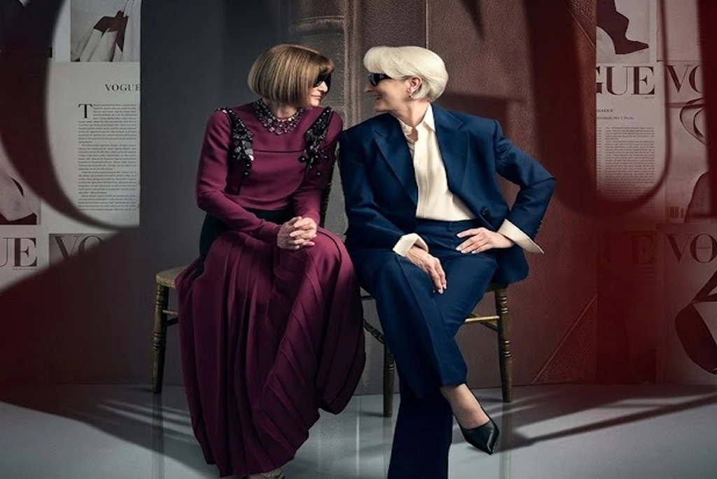 otografía de Anna Wintour con sus gafas de sol y corte bob, junto a una imagen de Meryl Streep como Miranda Priestly en El diablo viste a la moda, sobre un fondo de revistas Vogue