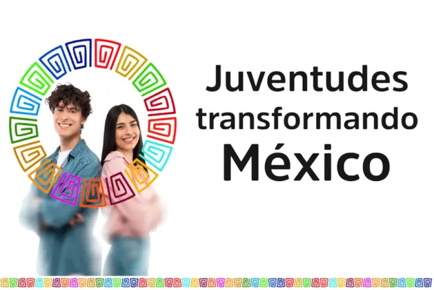 Jóvenes mexicanos informándose sobre el programa social "Jóvenes Transformando México"