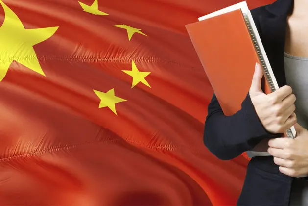 Estudiante de la UNAM en Beijing gracias a las becas de China, explorando oportunidades académicas en universidades asiáticas.