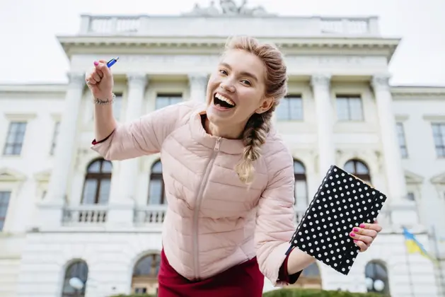 ¿Sabes en qué universidades estudiaron los millonarios? Checa la lista